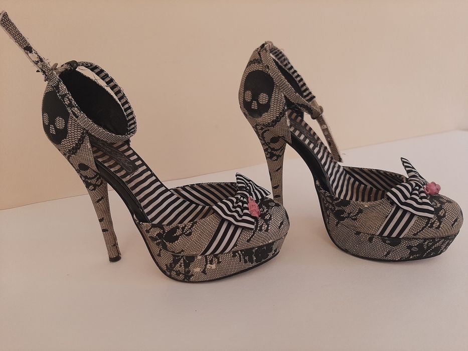 Туфлі Iron Fist з черепами 38 розмір босоніжки