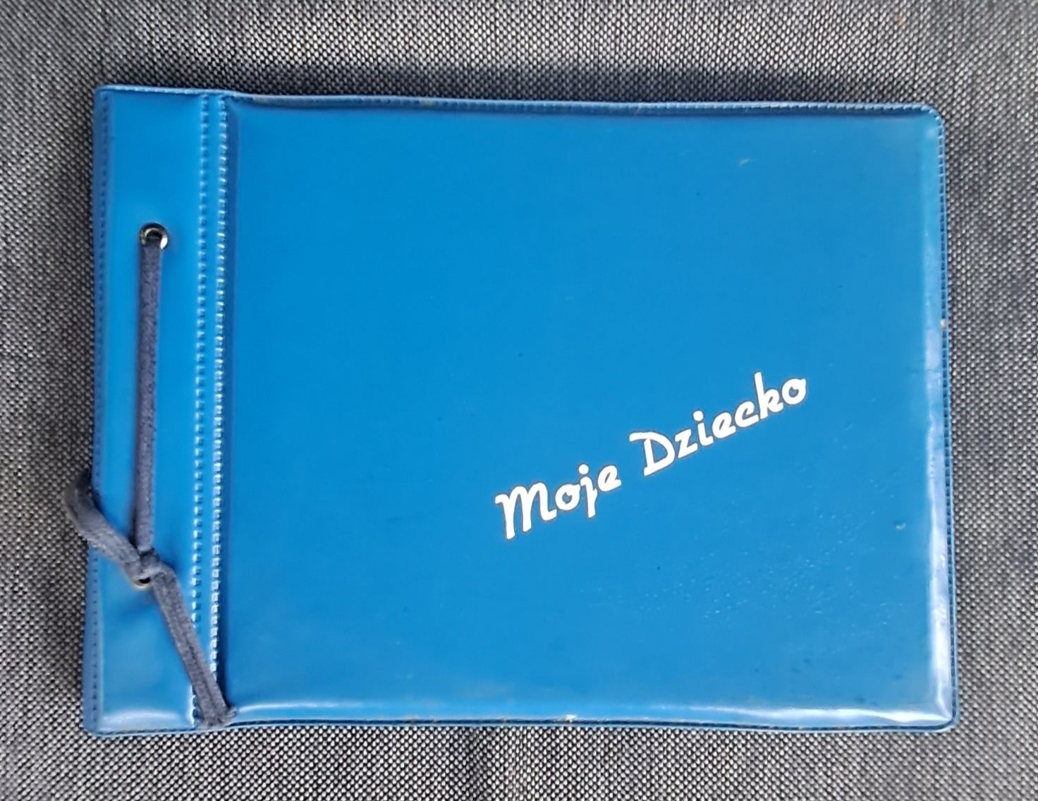 Tradycyjny album na zdjęcia dziecka