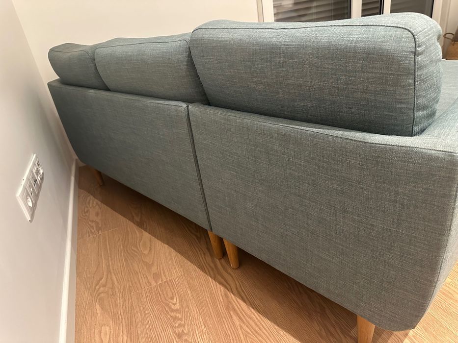 Sofá 3 lugares chaise longue da La Redoute cor verde eucalipto