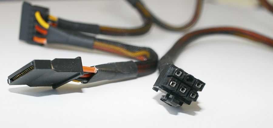 Kabel przewód zasilający sieciowe dyski SATA NAS