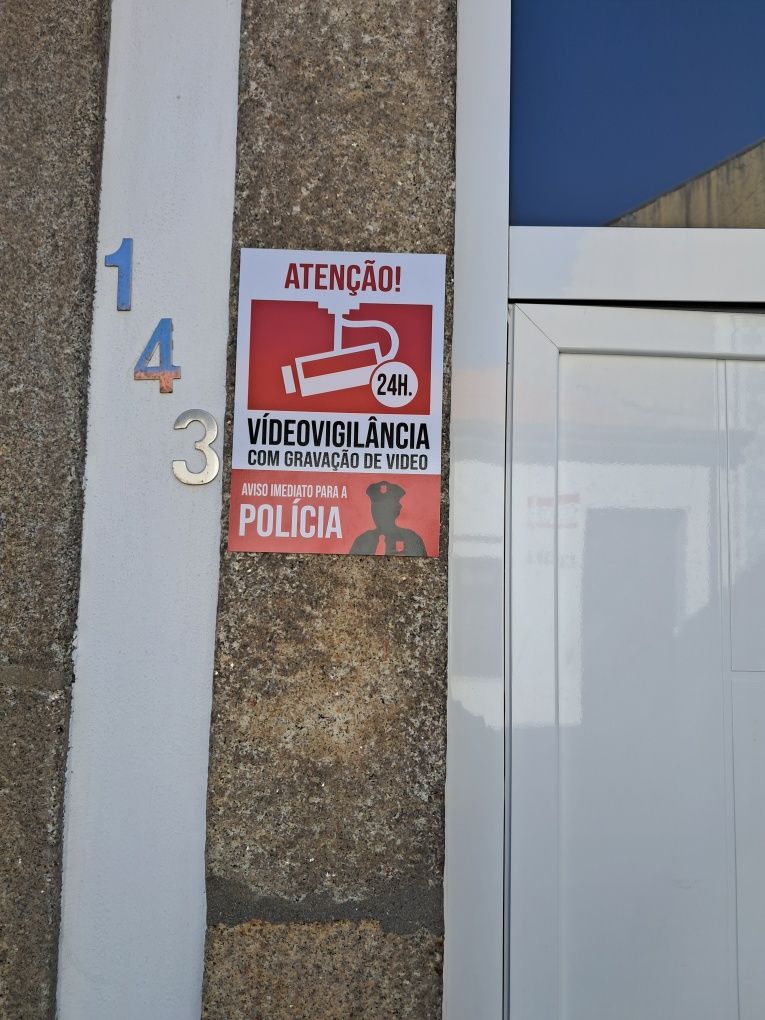 Placa dissuasão de alarme em pvc 30x20, com oferta de autocolante