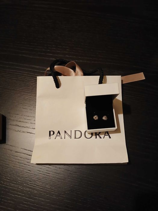 Brincos Pandora  de prata com zirconias