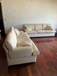Dois sofas brancos de 3 lugares para venda