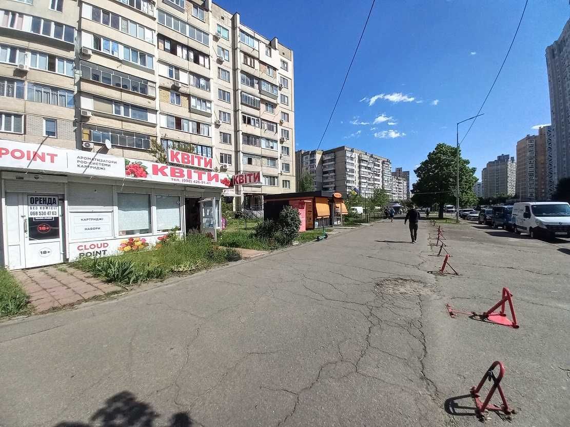 Оренда фасадного МАФу, вул. Драгоманова, Дарницький район. Без комісії