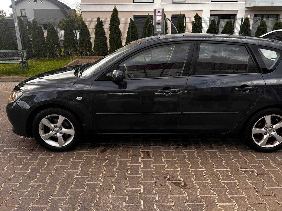 Mazda 3        .