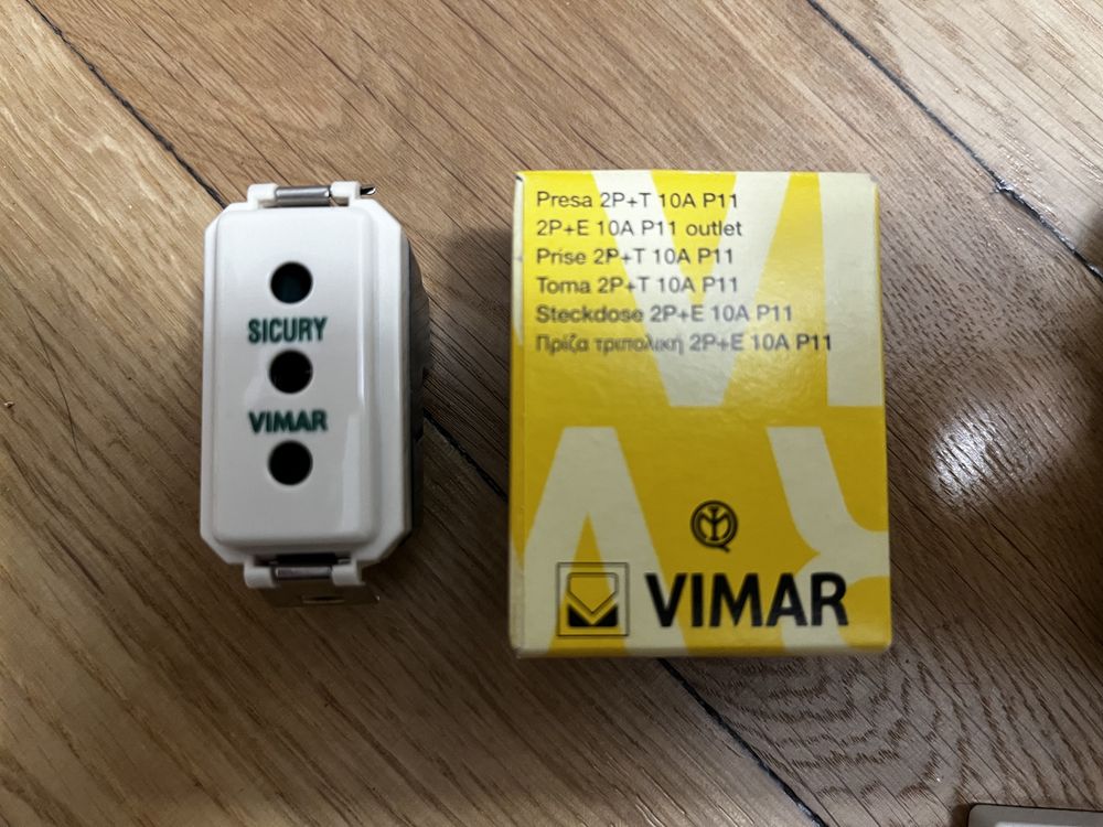 Vimar 8000 osprzęt włoski ramka gniazdo