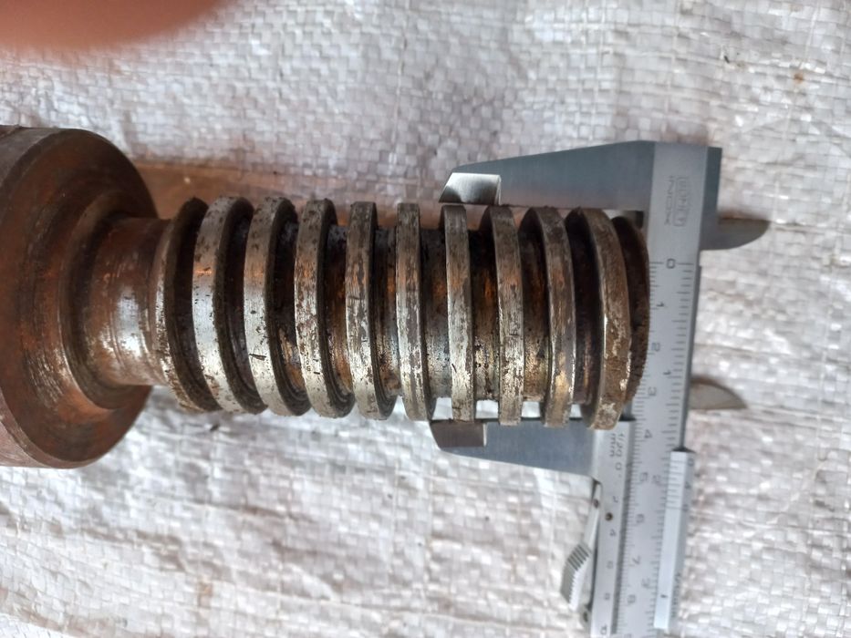 Механічний домкрат, універсальний.