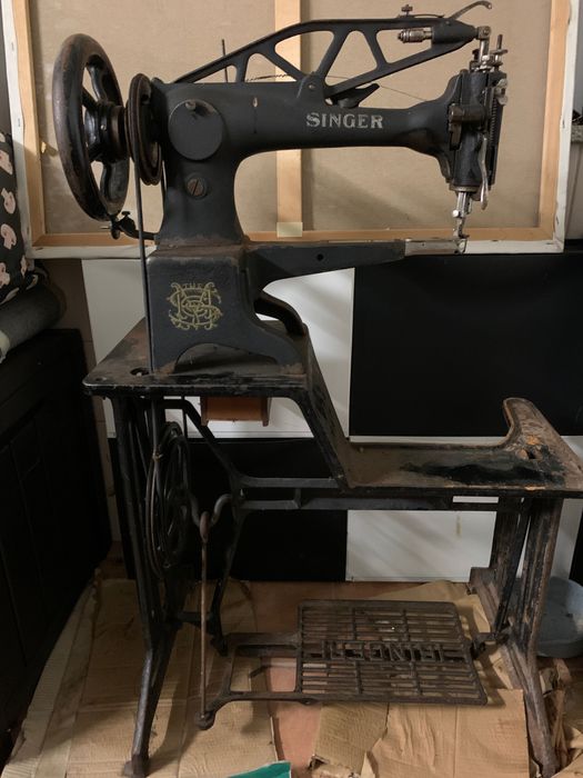 Máquina SINGER a funcionar! de coser sapatos- coleção! com a agulha