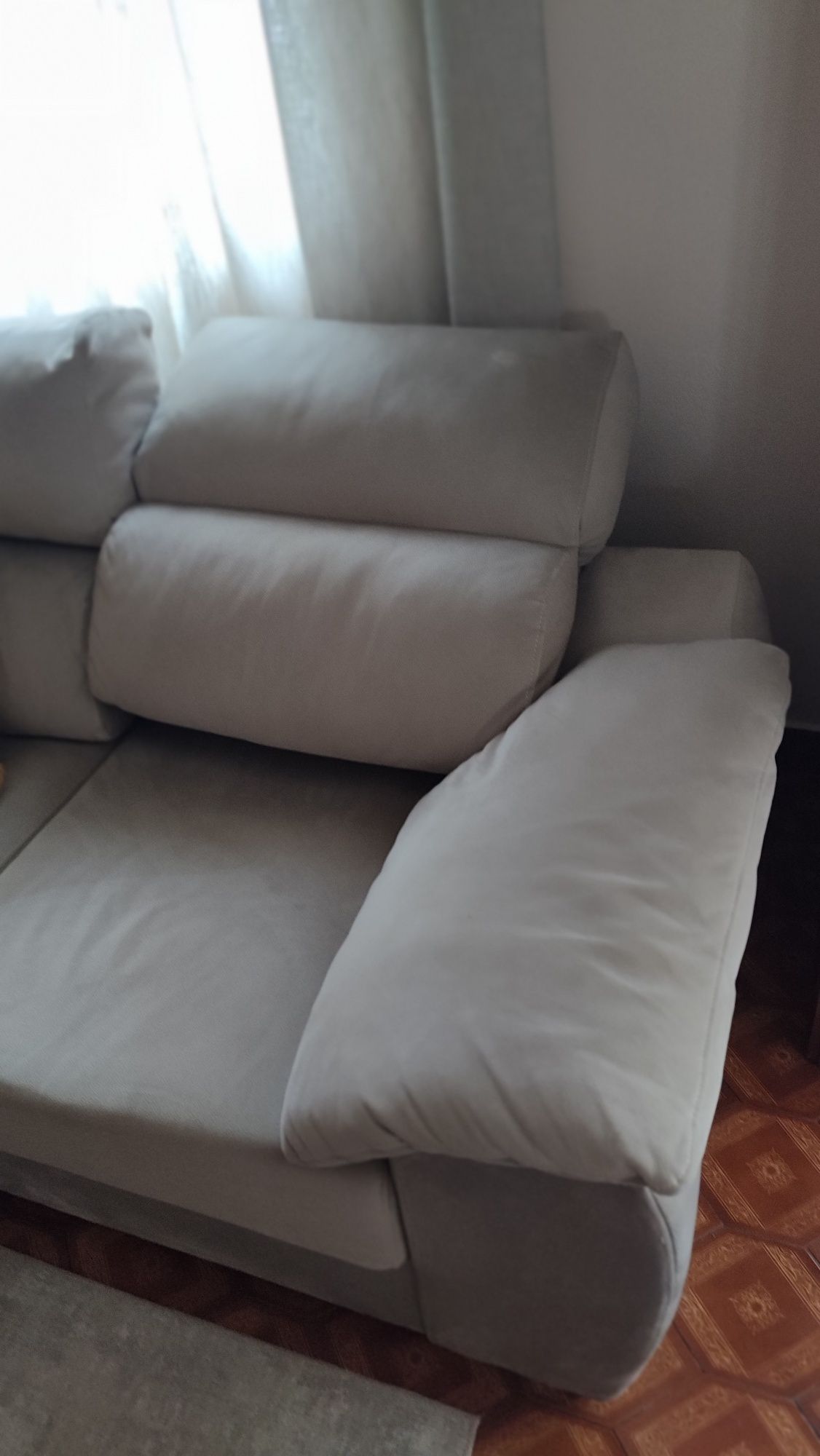 Sofá ajustável três lugares