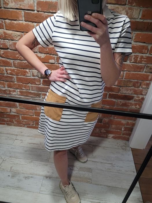 Sukienka w paski z kołnierzykiem Puma
