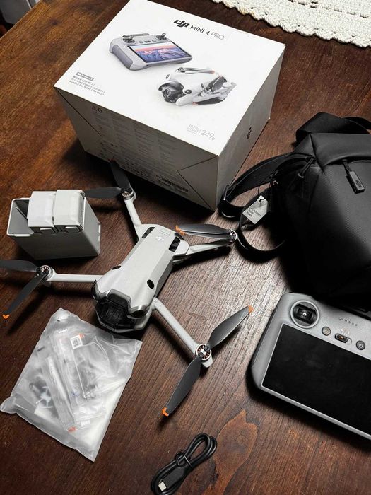 DJI Mini 4 Pro, kit Fly More combo + garantia — como novo!