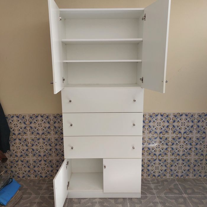 Móvel branco lacado para casa de banho