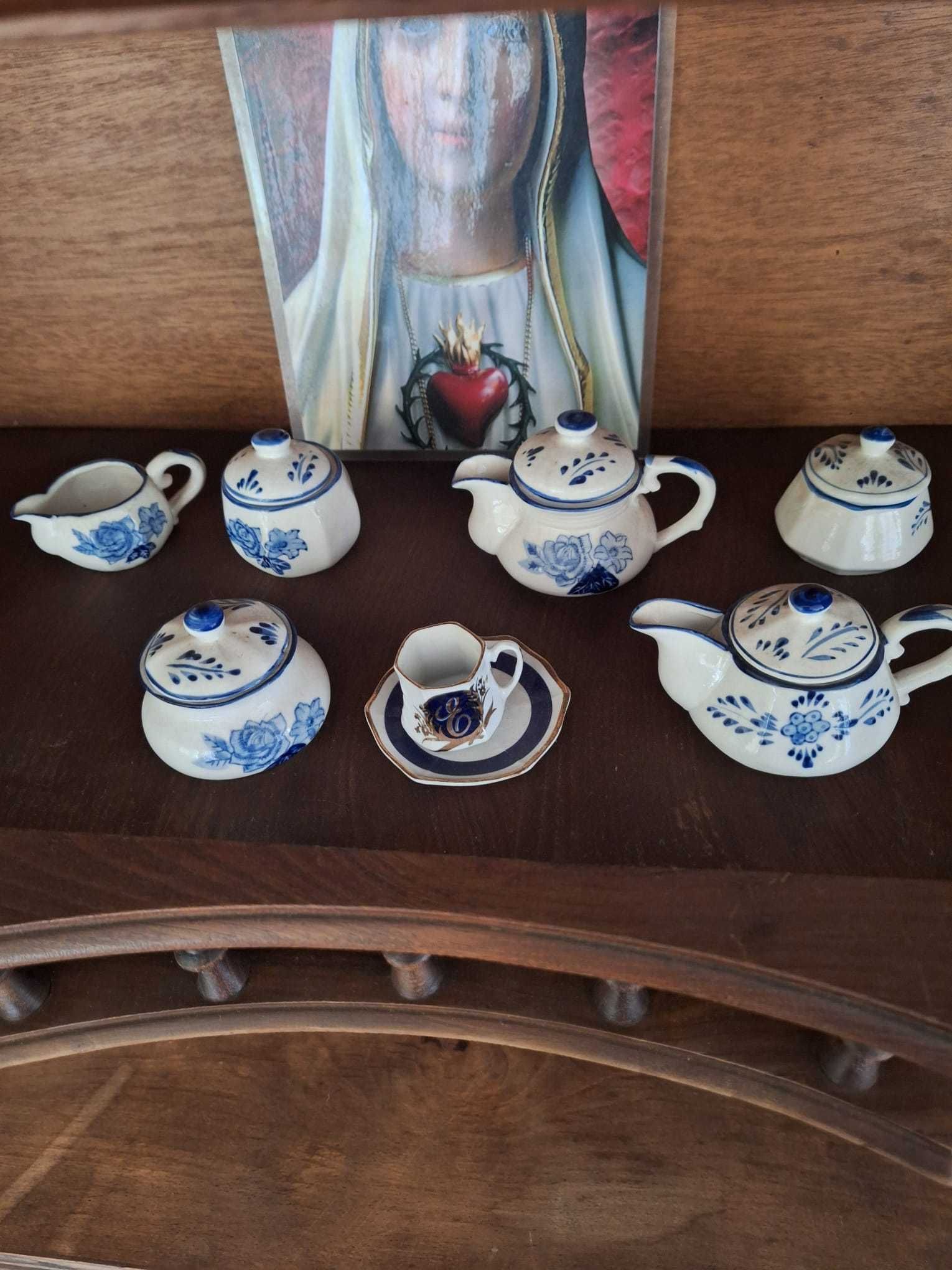 Conjunto Loiça de Antiguidades