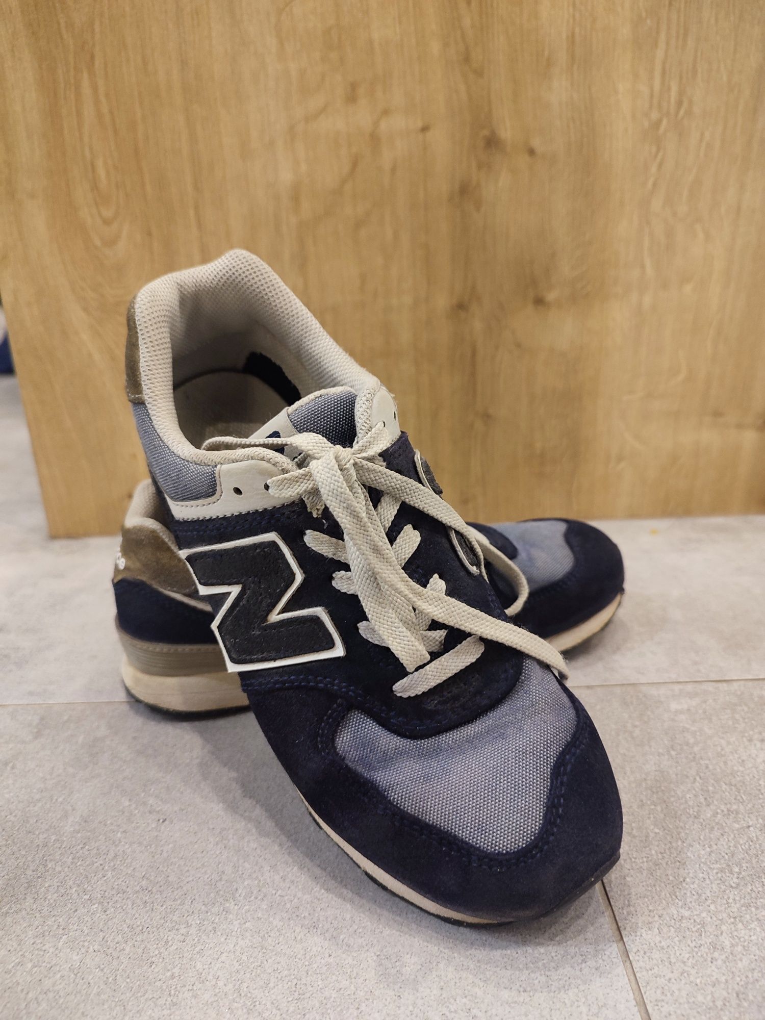 Granatowe buty dla chłopca New Balance rozmiar 36 sneakersy
