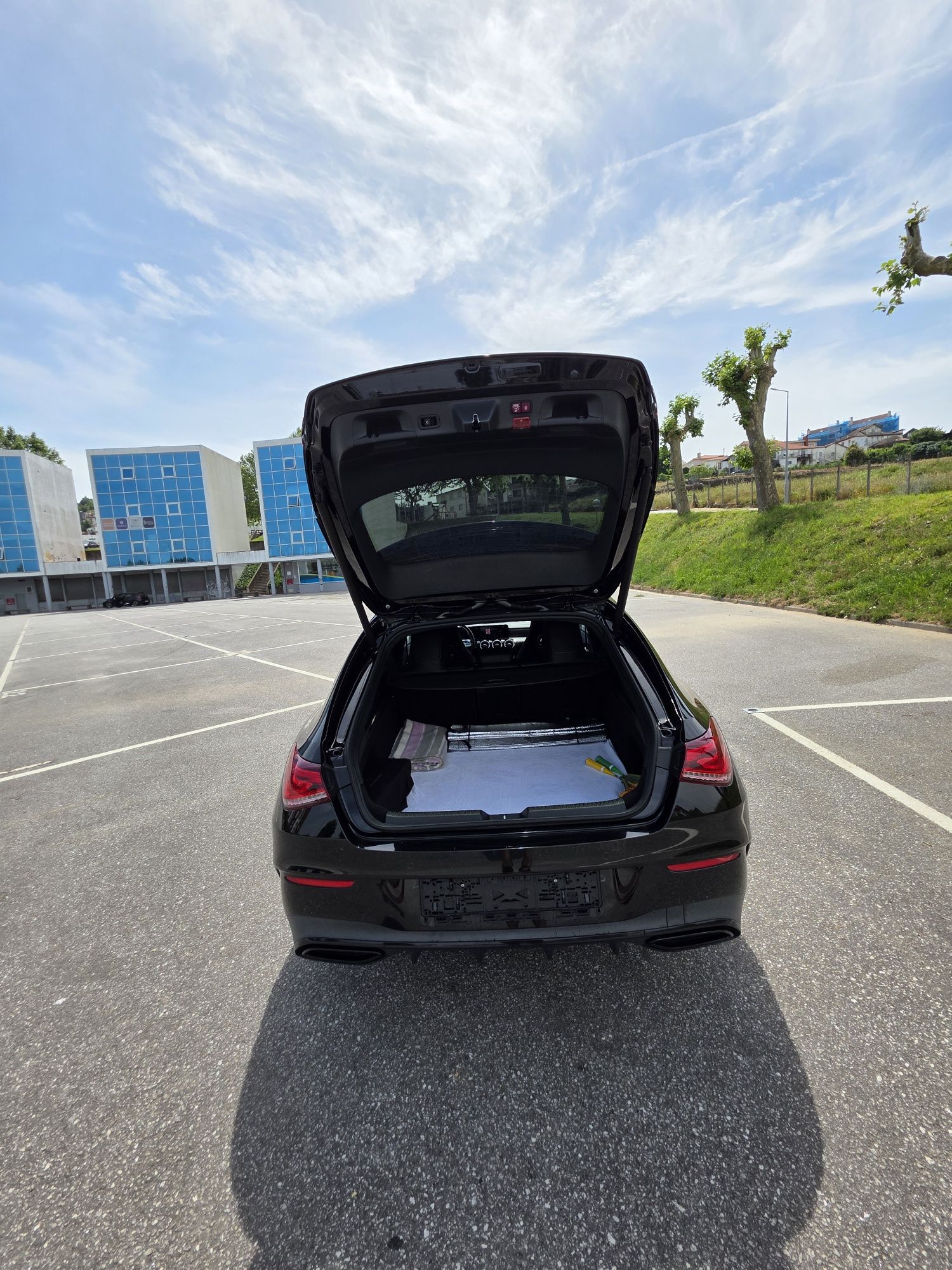 Mercedes-Benz CLA 250e Shooting Brake AMG 360°