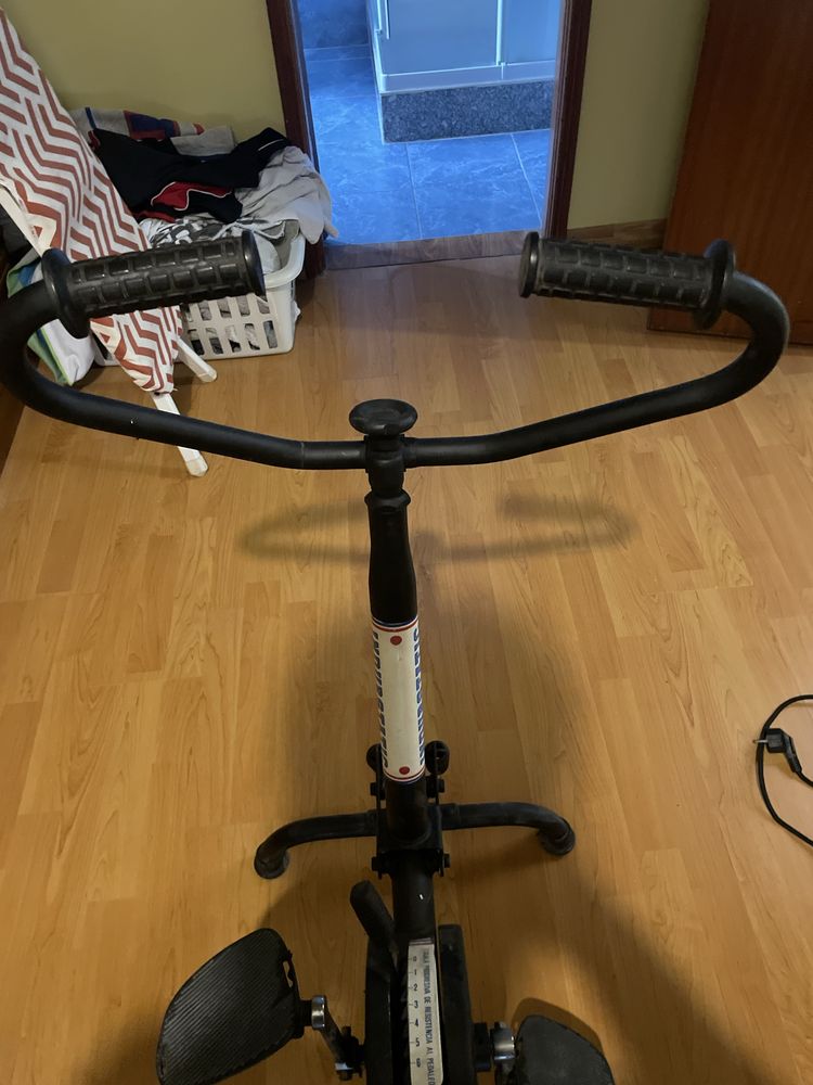 Bicicleta de ginastica como nova