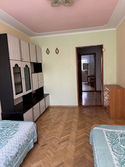 Здається 3 к квартира по Вул. Золотогірська