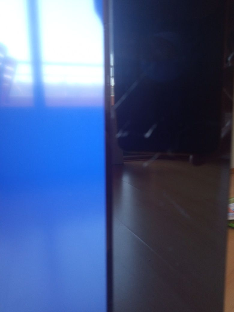 TV com ecrã 70 × 40