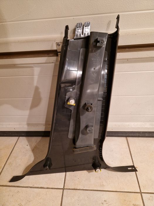 VOLVO XC60 LIFT oslona poszycie SŁUPKA lewa