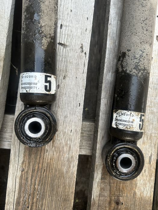 Задні амортизатори passat б7 jeta Mk6 beetlе