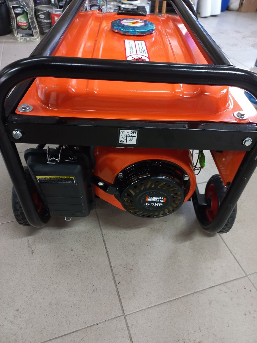 Продам елекрогенератор 3000 w