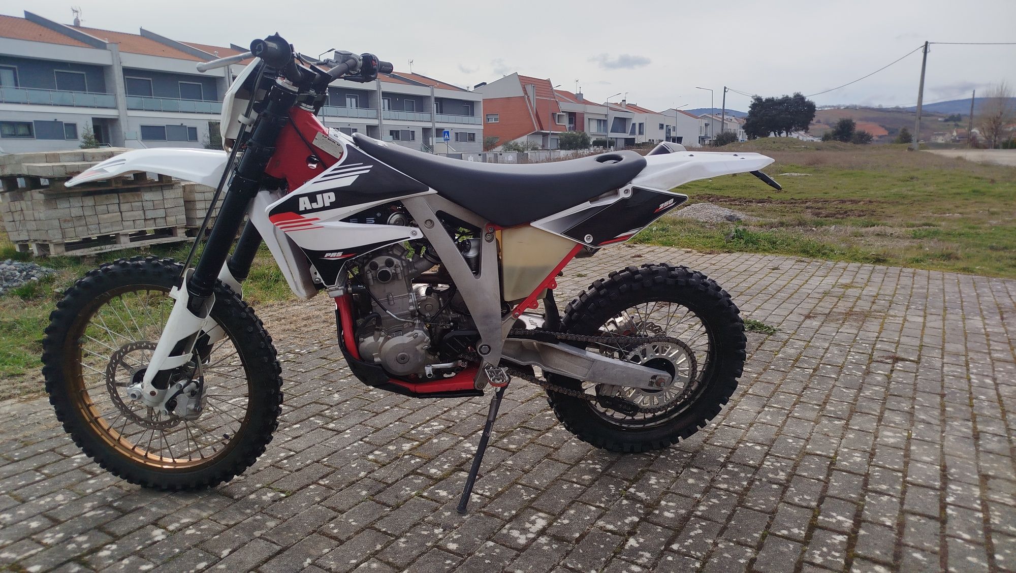 AJP PR5 enduro 250
