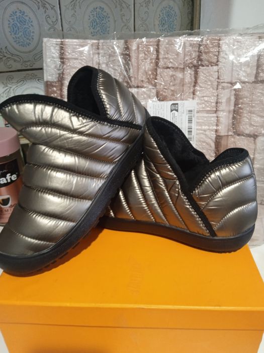 Продам женские стильные дутики.