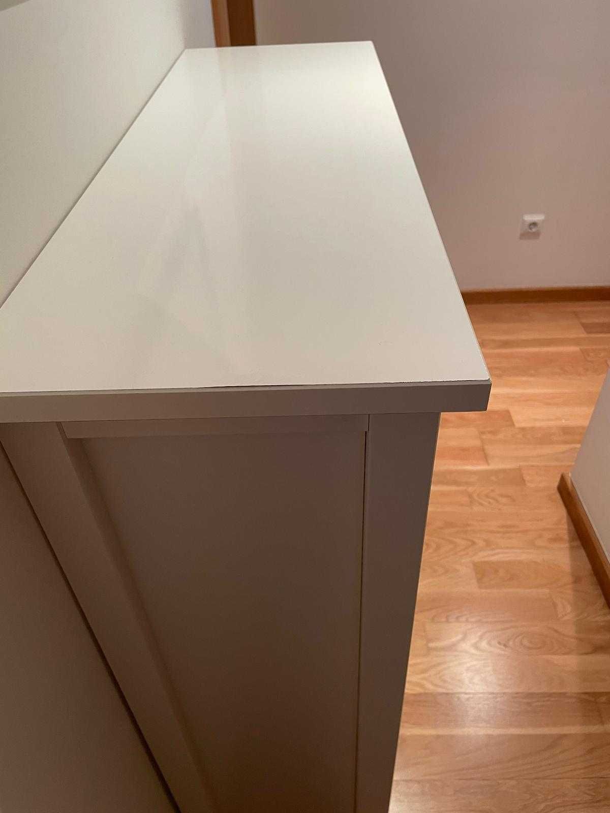Sapateira HEMNES Ikea