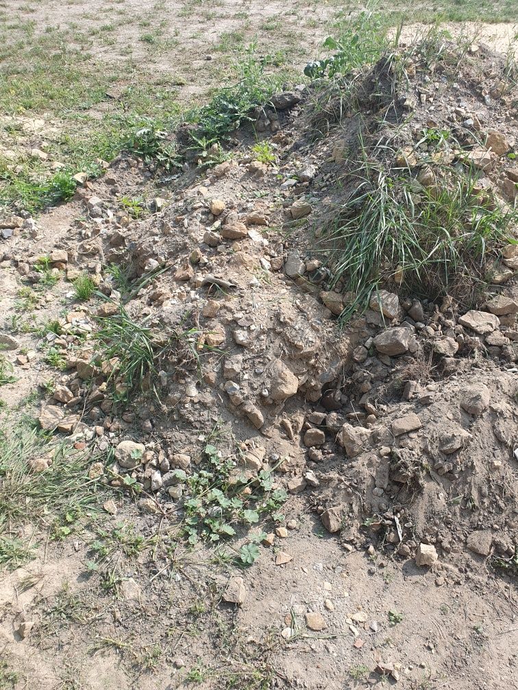 Oddam ziemię kamień gruz na podniesienie terenu utwardzenie drogi