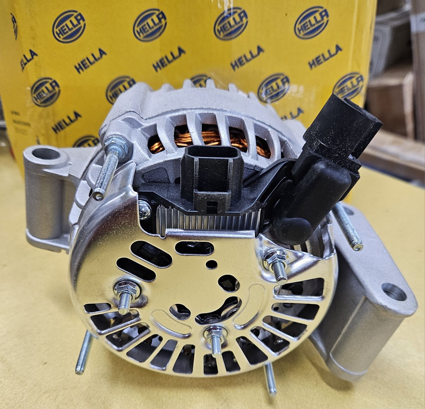 Ford Mondeo 2.0 16v TDCI alternator 120A Hella 8EL.011.710-581