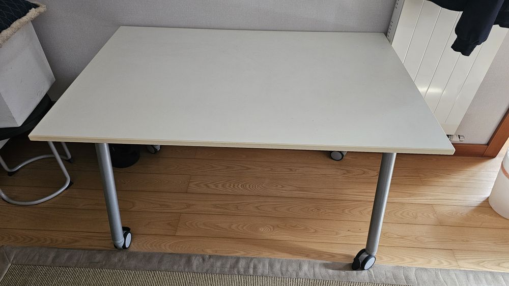 Mesa de escritório branca