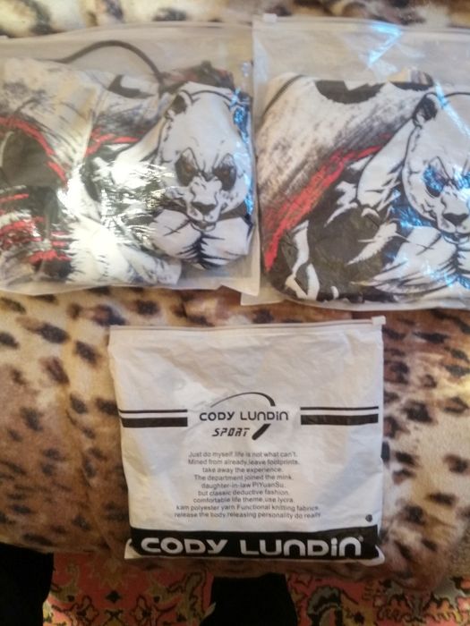 Комплект одягу для тренировок жодного разу не вдягався