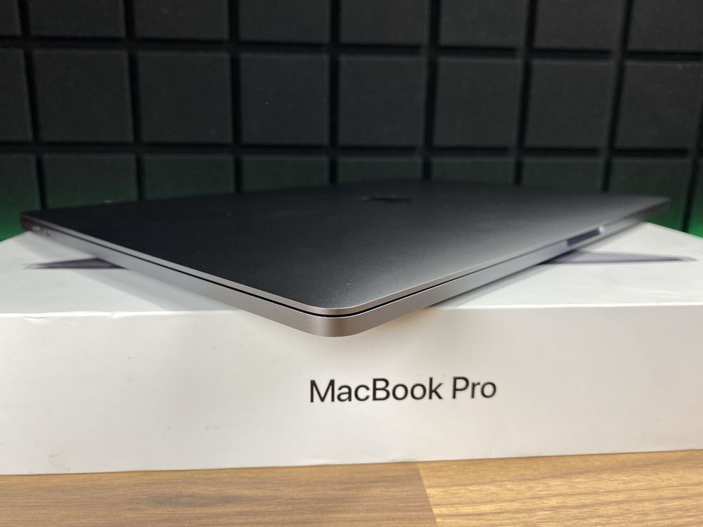 MacBook Pro 2018/15-inch/i7/16gb/4gb/256gb