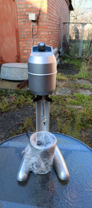 міксер для збиваня молока