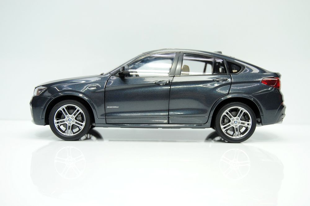 1/18 модель BMW X4 2014 sophisto grey PARAGON