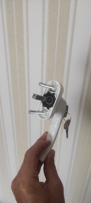 Продам віконну ручку з замком!