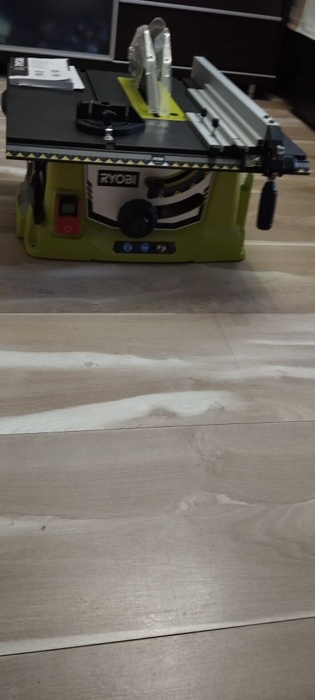Распиловочный настольный станок Ryobi 1800G , настольный