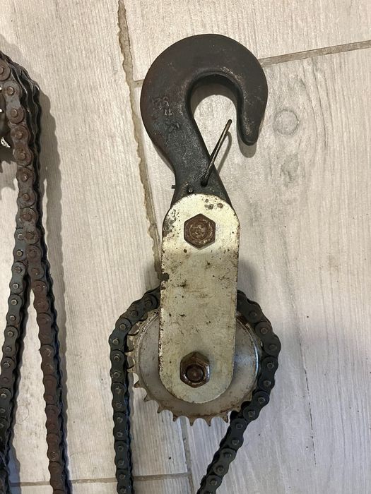 Wciągarka łańcuchowa – dźwig warsztatowy, sprawna, udźwig ok. 0,5–1T
