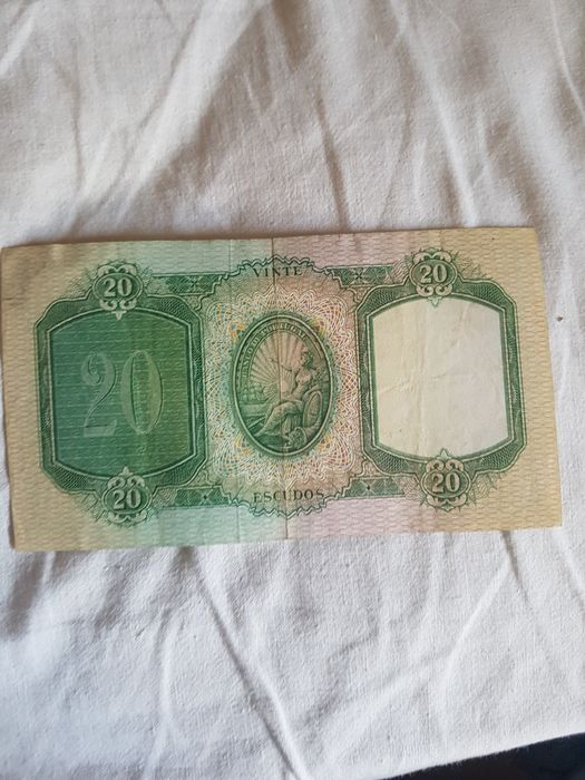 Escudos e pesetas