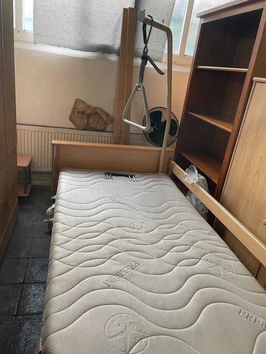 Łóżko rehabilitacyjne specjalistyczne z uchwytem