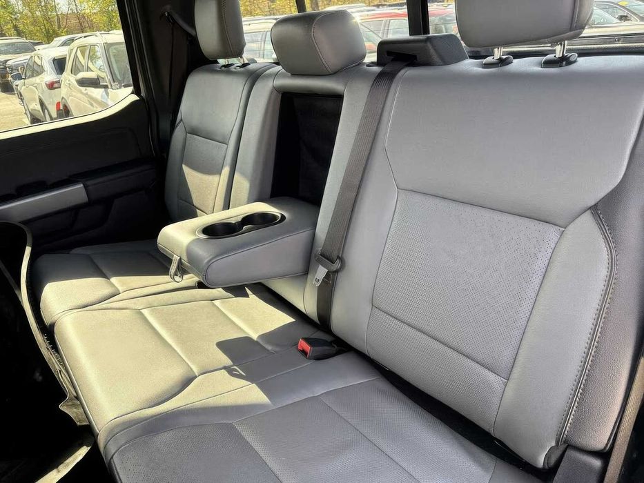 Ford F-150 Lightning Lariat SuperCrew      2022