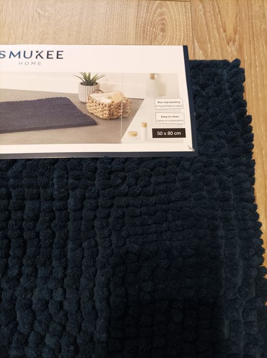 Granatowy dywanik łazienkowy marki Smukee
