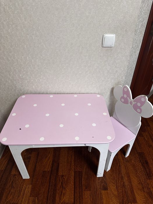 Стіл дитячий і стілець