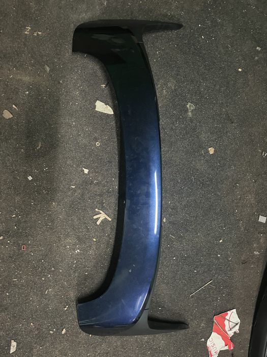 Спойлер двери багажника mazda cx-5 kf 2022- в сборе синий цвет 42m