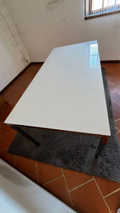 Mesa em Vidro Branco com Estrutura em Inox + 5 Cadeiras
