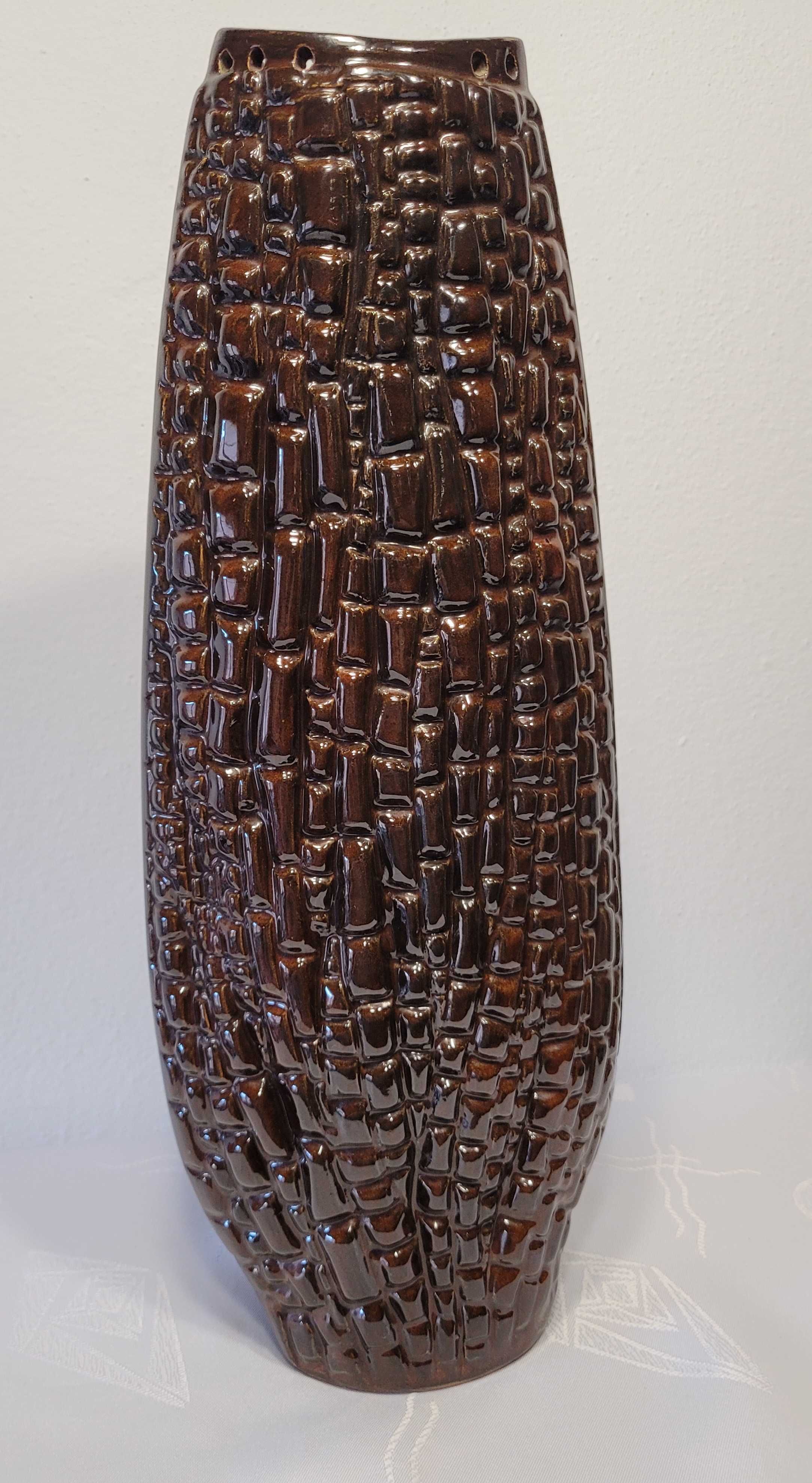 Stary wazon ceramiczny z epoki PRL, Kora