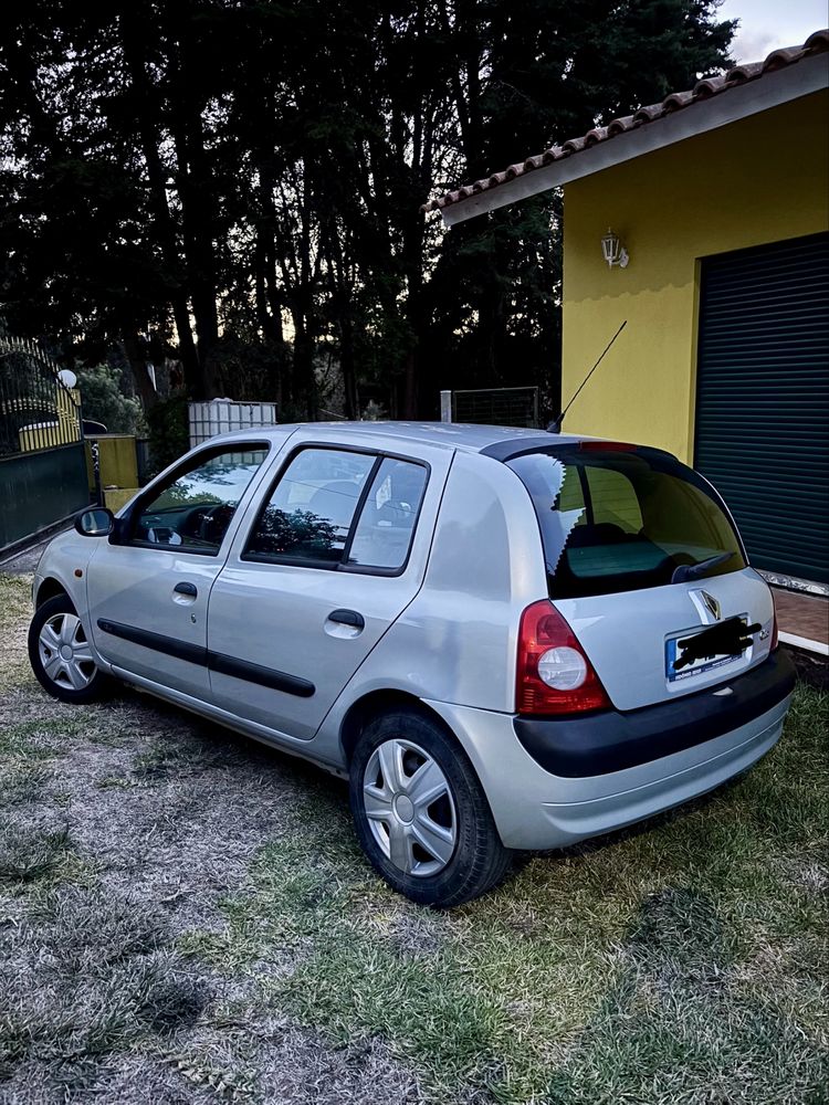 Renault Clio 1.2i 5 lugares