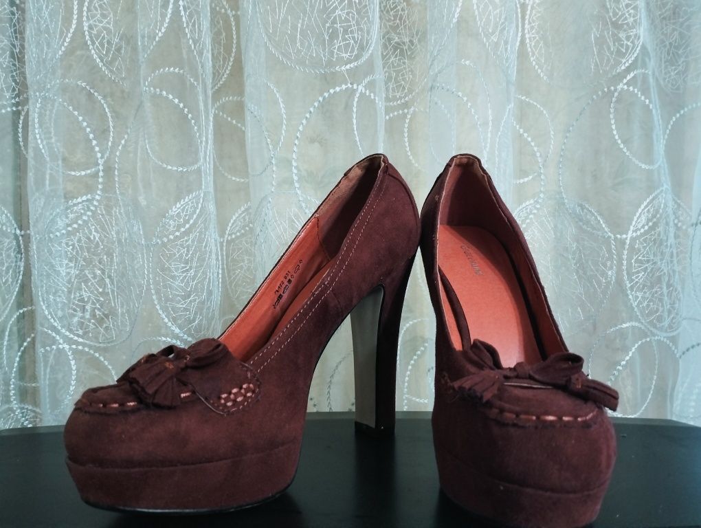 Женские туфли на каблуках Graceland 40 размер.