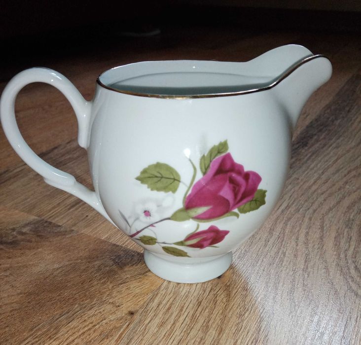 Mlecznik sosjerka porcelana ZPS Karolina PRL róże róża kwiaty