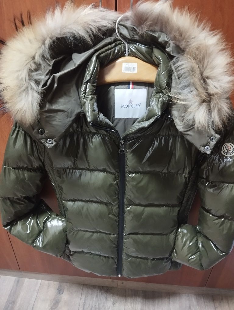 Пуховик зимний фирменный Moncler размер 46